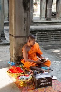 indochina_2016__dsc4890a-monk-at-angkor