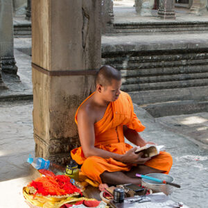 indochina_2016__dsc4890a-monk-at-angkor